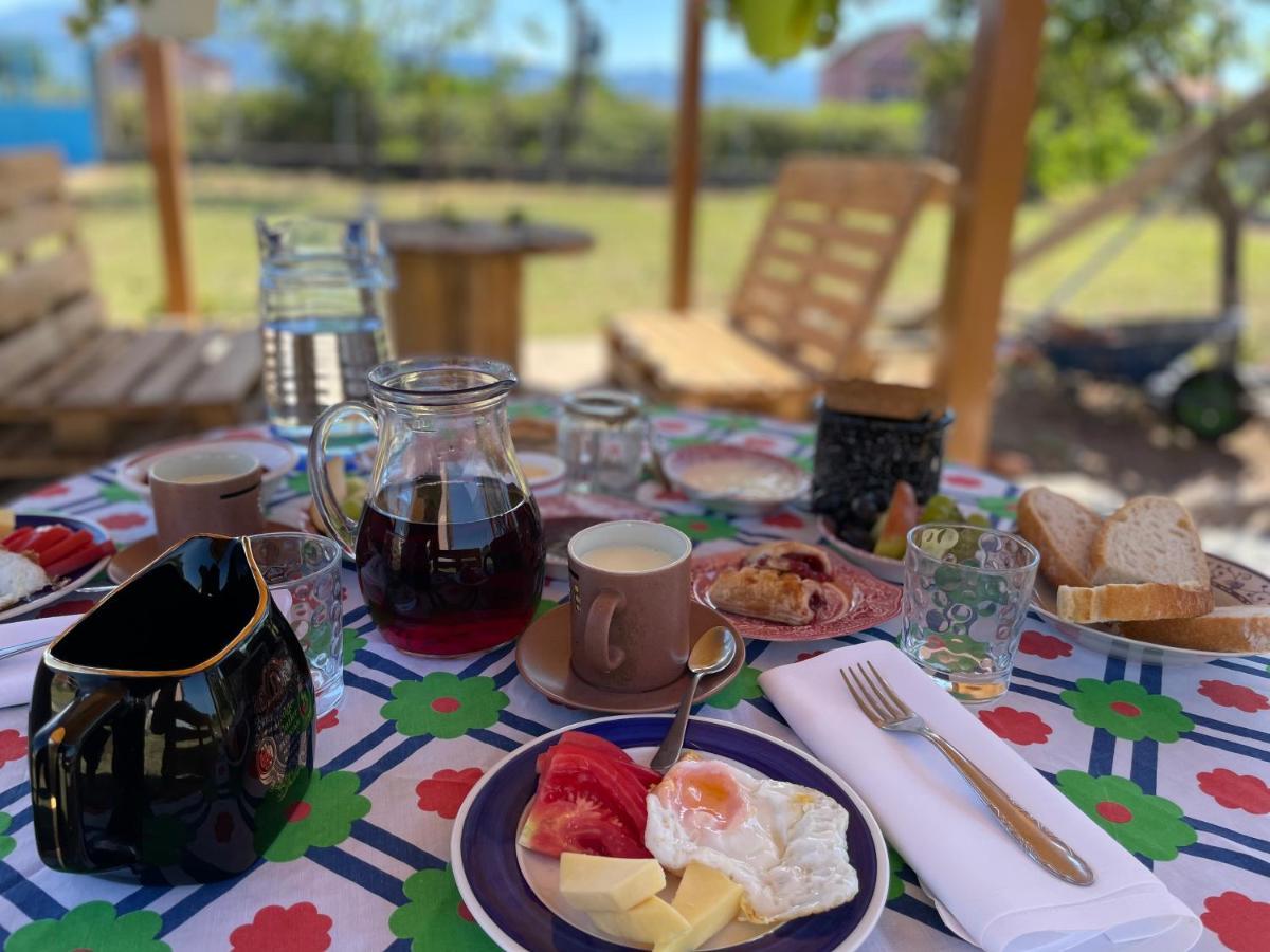 Ballkan 1 Bed & Breakfast Grilë